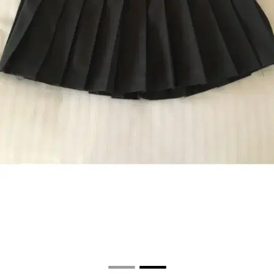 아워캐비넷 pandent pleats skirt s 사이즈