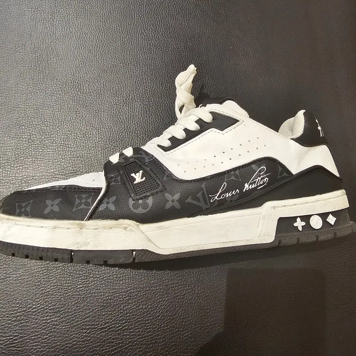 루이비통 Louis Vuitton Trainer Low 54