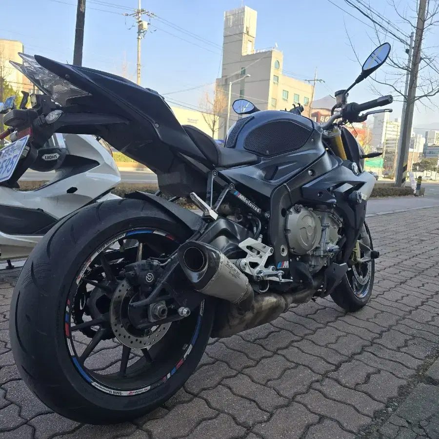 15년식 s1000r 급매합니다.