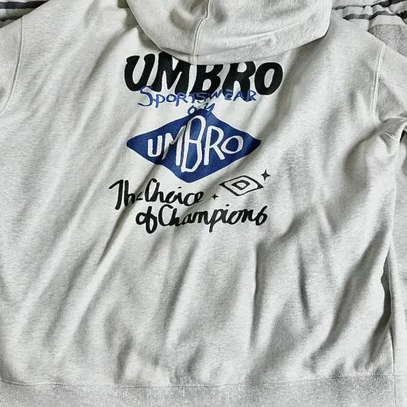 Umbro 후드티