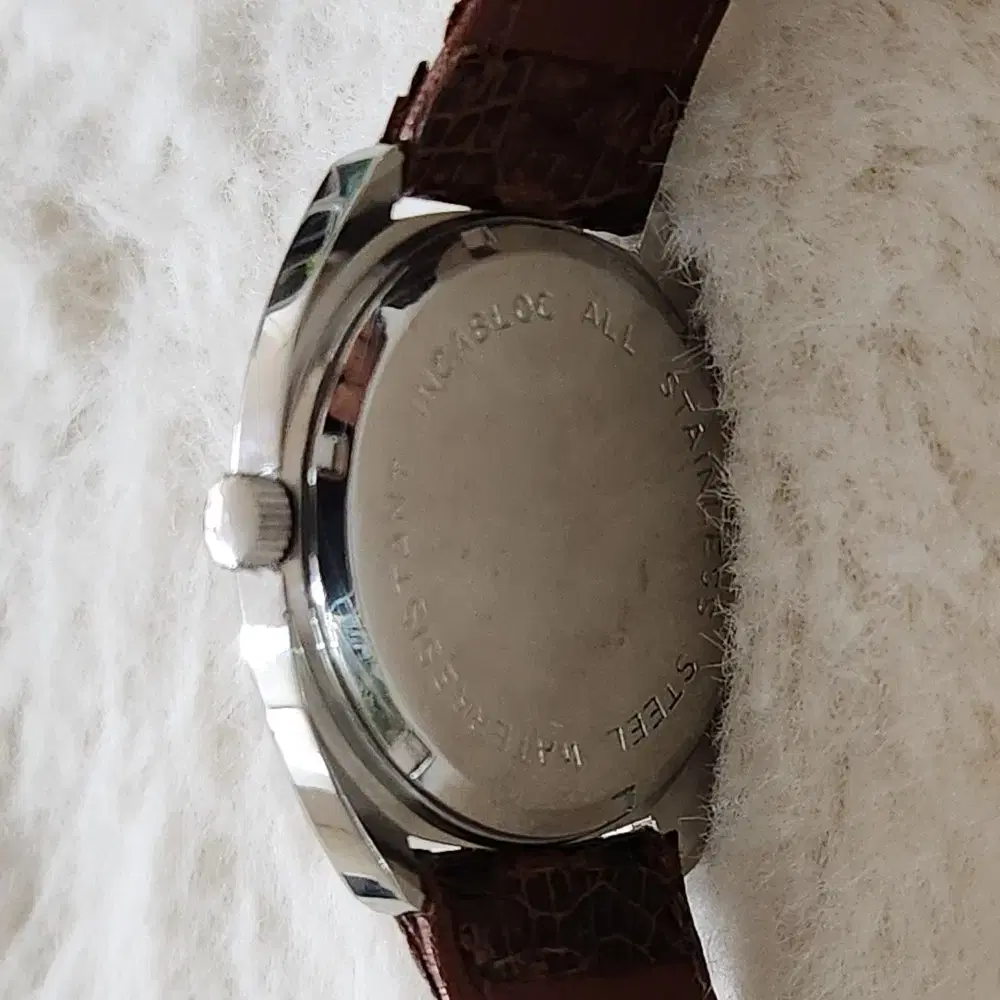 # 205 ) GIRARD PERREGAUX  HAND SWINDING