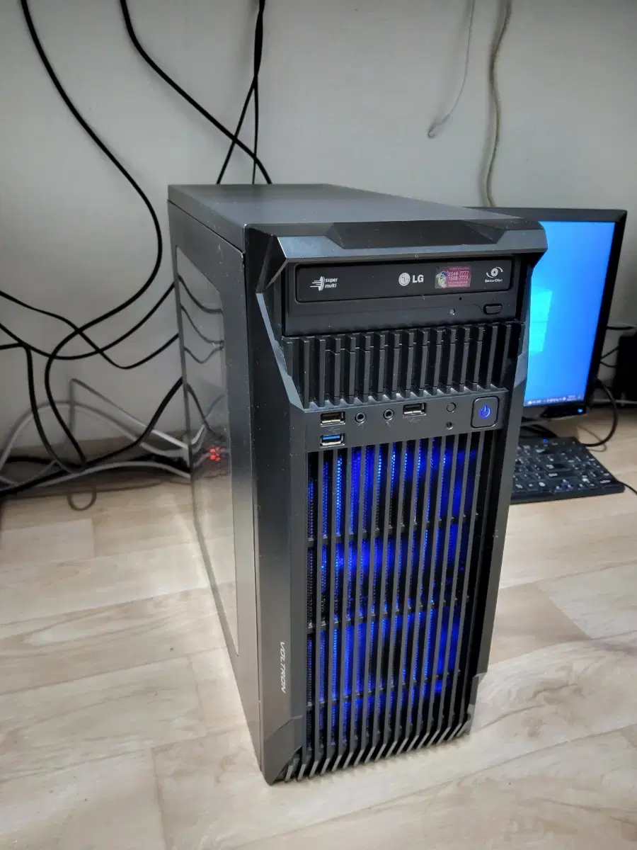 i5-7400/GTX1050/16G/SSD256GB/700W파워