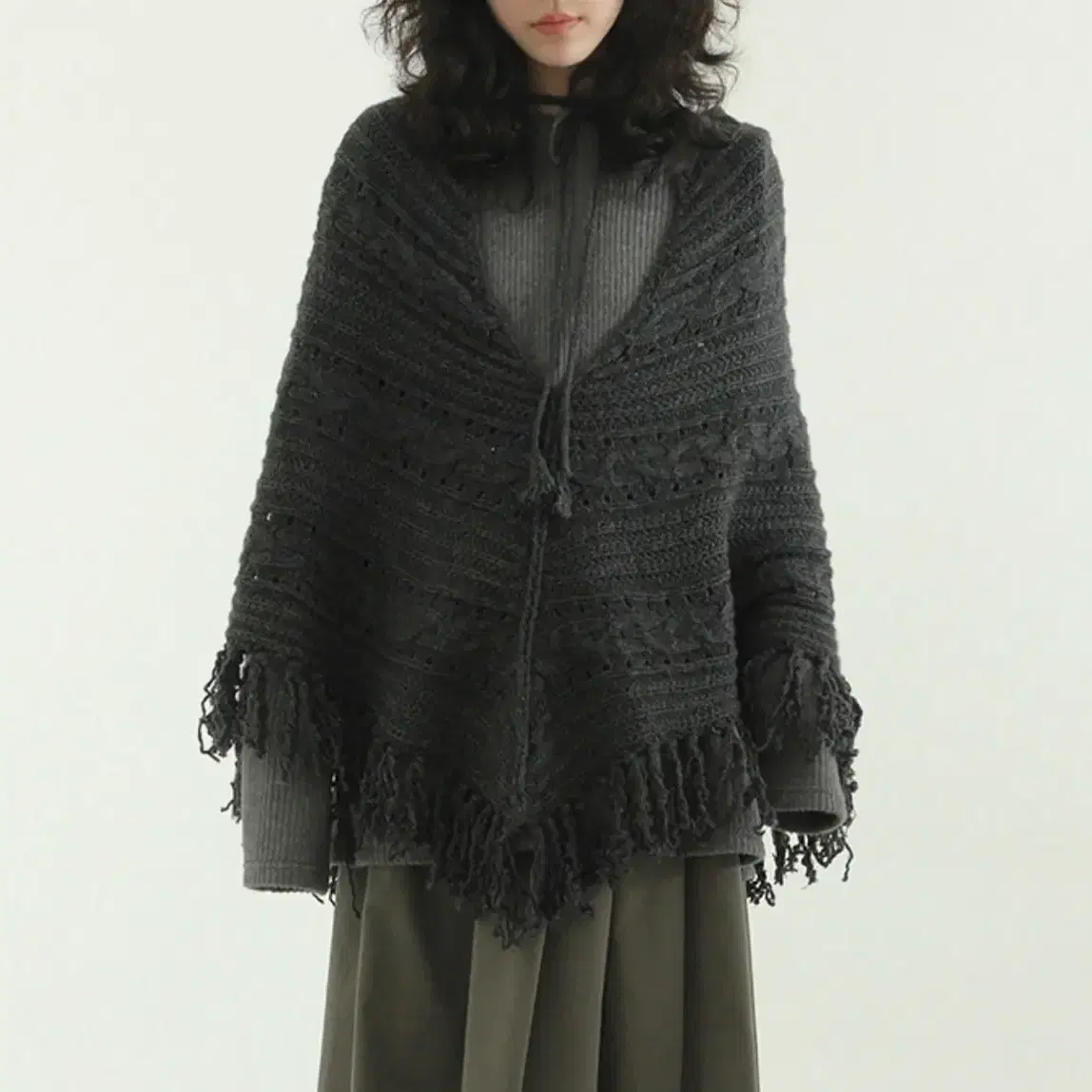 로컬맨션 fringe knit pancho