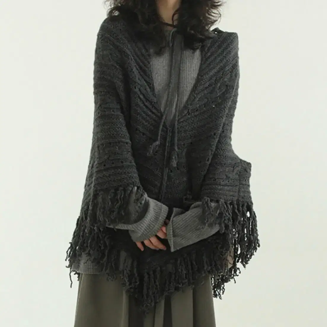 로컬맨션 fringe knit pancho