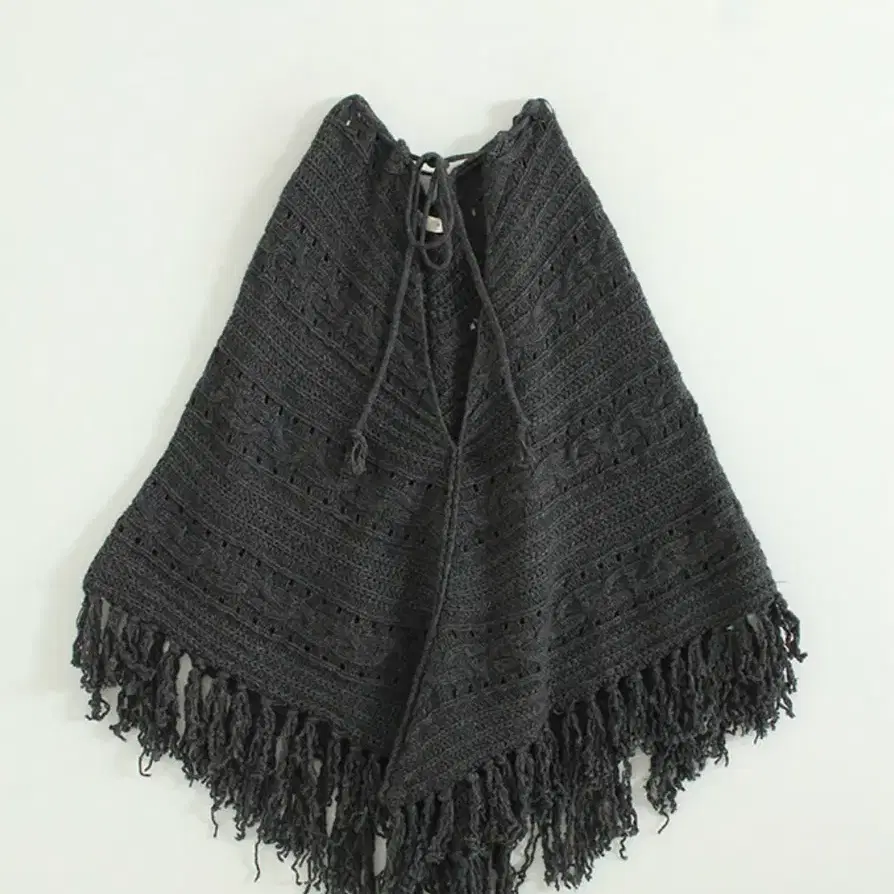 로컬맨션 fringe knit pancho