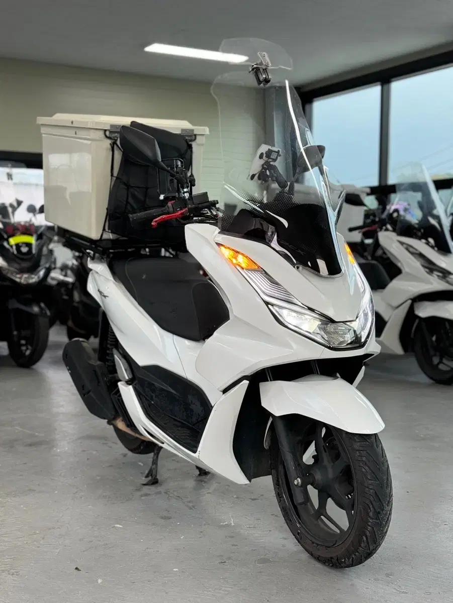 22년식 혼다 PCX125 ABS모델 36@@@KM 판매합니다.