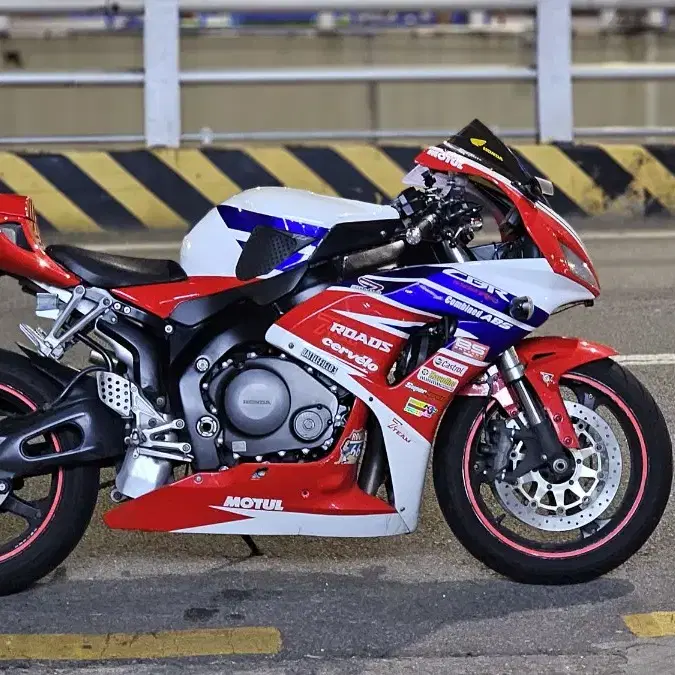 cbr1000rr 상태 좋은 06년식 저렴히 판매