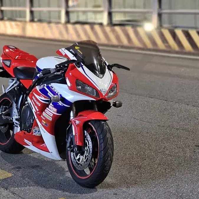 cbr1000rr 상태 좋은 06년식 저렴히 판매