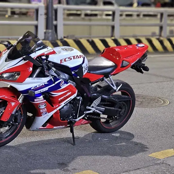 cbr1000rr 상태 좋은 06년식 저렴히 판매