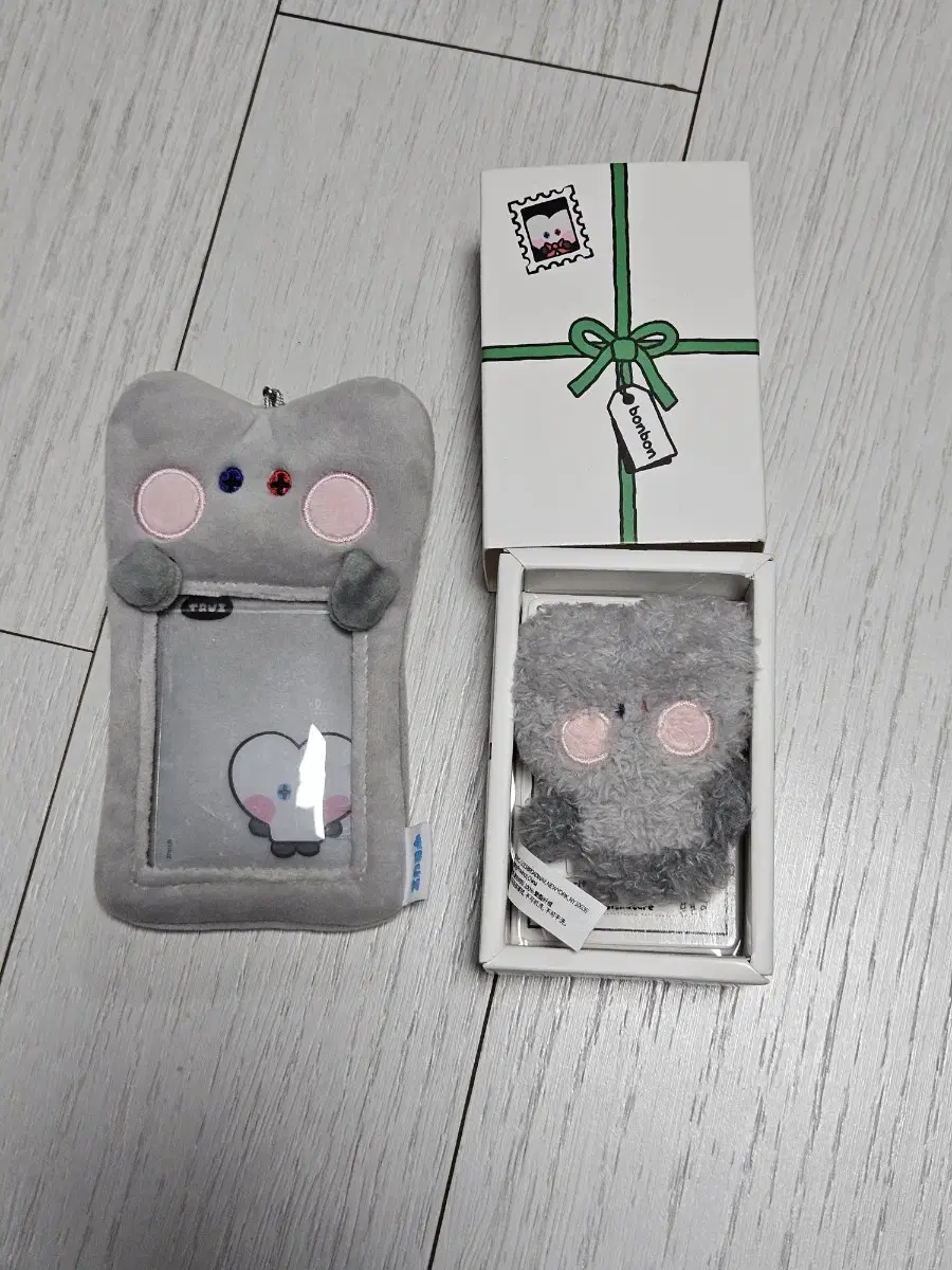 Treasure truz Bon Bon Minnie photocard holder WTS