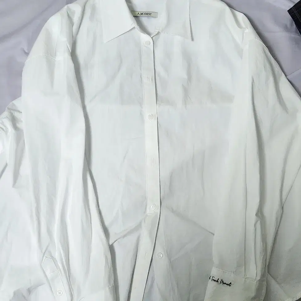 모데스트무드 classic shirt white