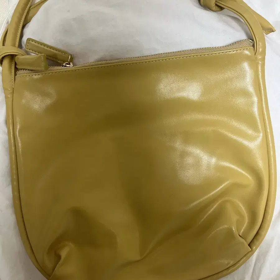 여밈 half moon bag