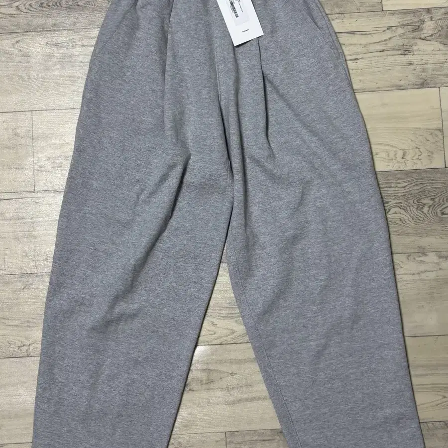 새상품)제로 Deep One Tuck Sweat Pants Grey S