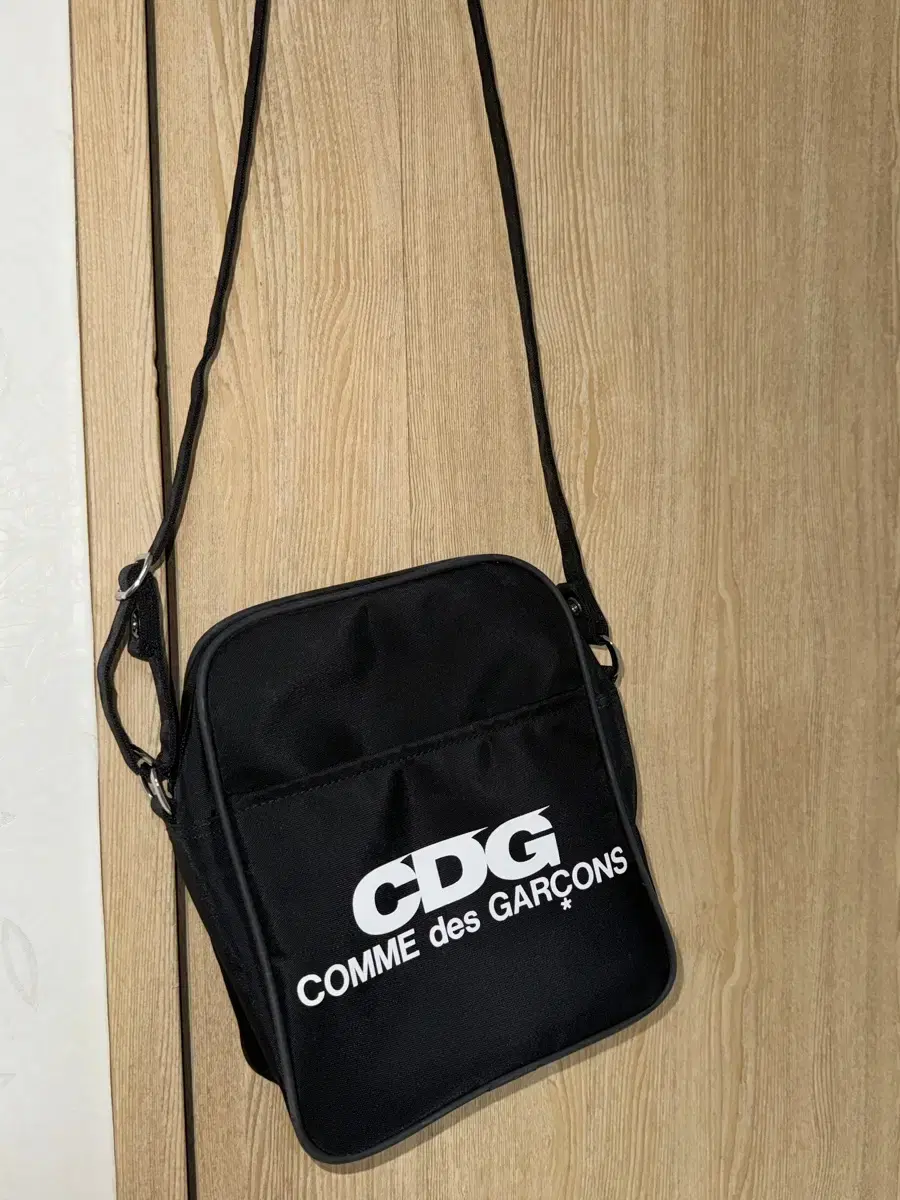 꼼데가르송 CDG 크로스백 블랙(스몰)