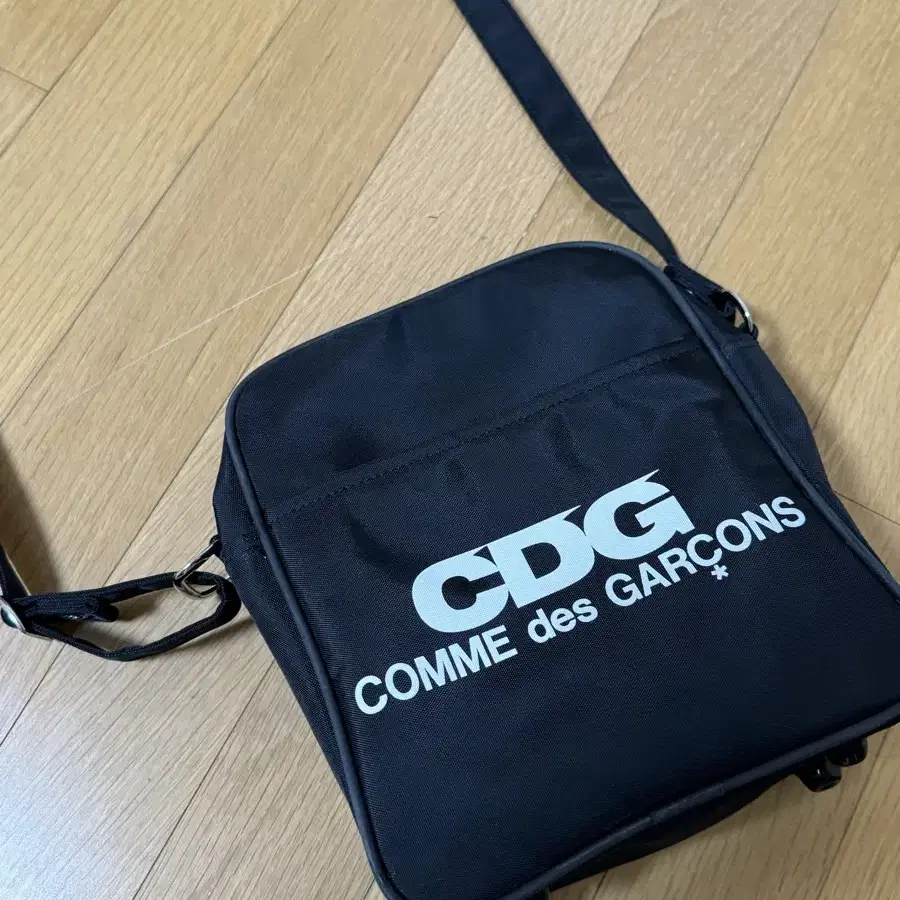 꼼데가르송 CDG 크로스백 블랙(스몰)