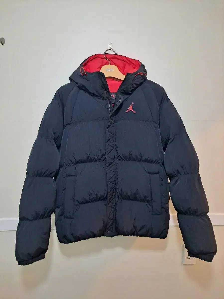 Nike Air Jordan Essential Padded Jacket Puffer Jumper Black Red Size 110 (Top)