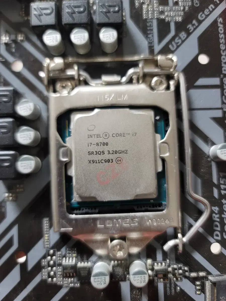 인텔 cpu i7 8700,메인보드,기본쿨러 포함 팝니다.