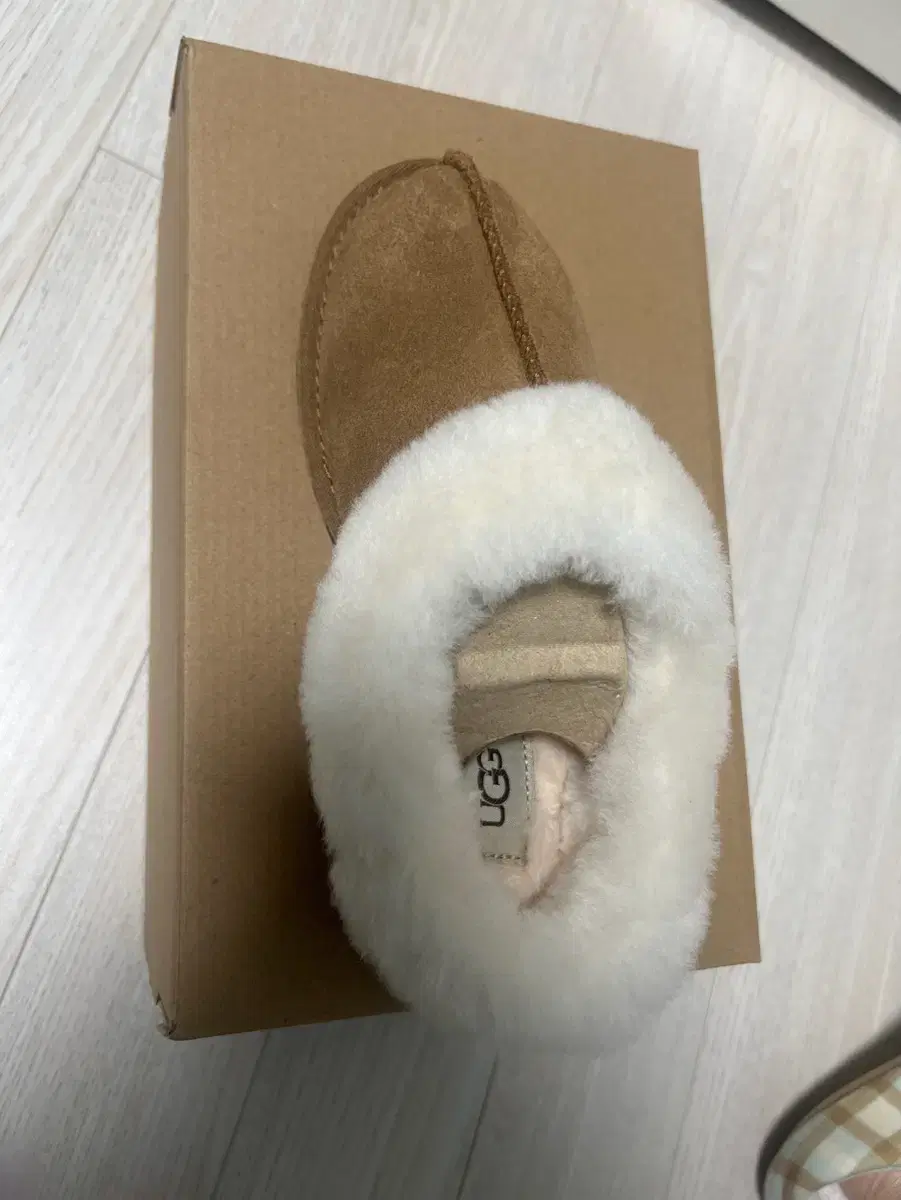 어그 UGG 슬립온 슬리퍼 신발  겨울신발 사이즈6