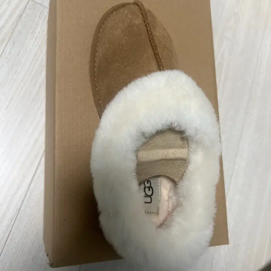 어그 UGG 슬립온 슬리퍼 신발  겨울신발 사이즈 6 ,7, 8