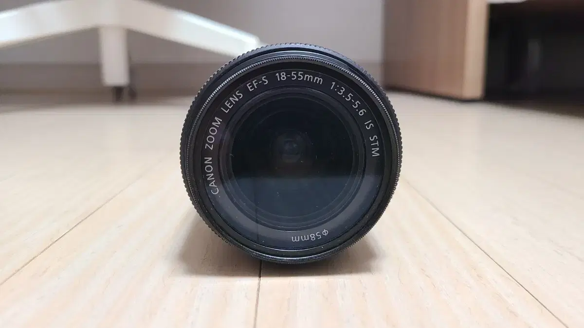 캐논 EFS 18-55mm 렌즈 팝니다.