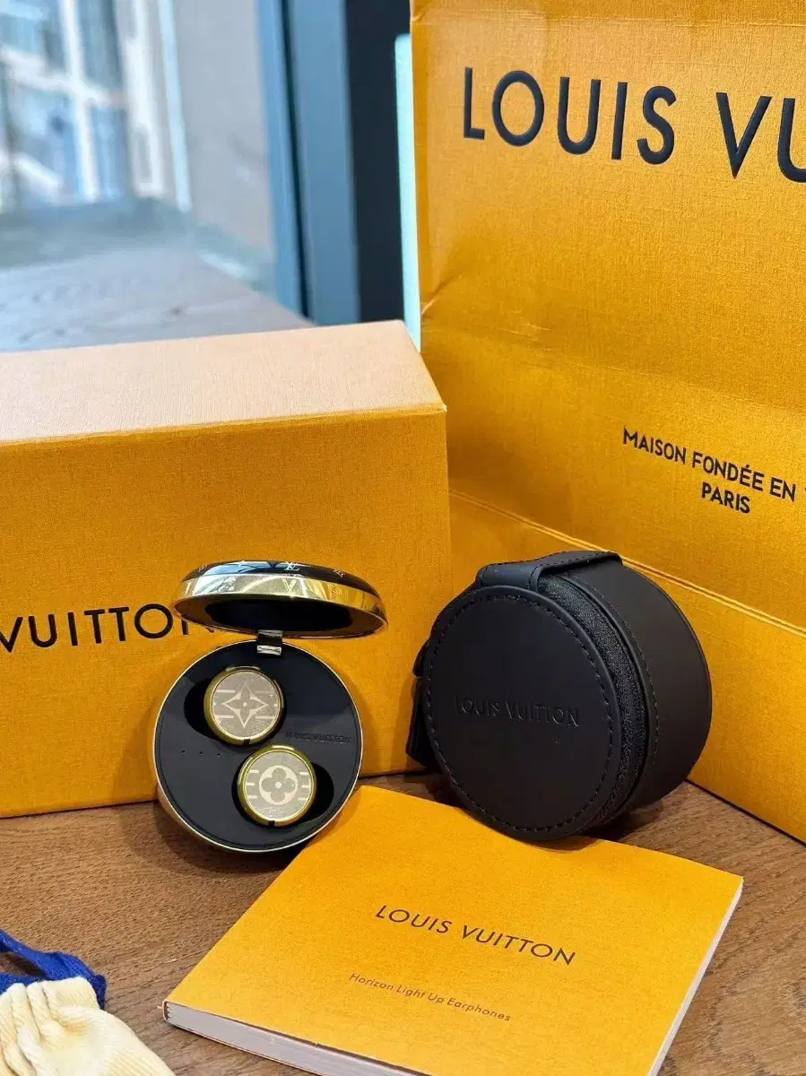 LOUIS VUITTON Horizon Light Up3대 이어폰 골드