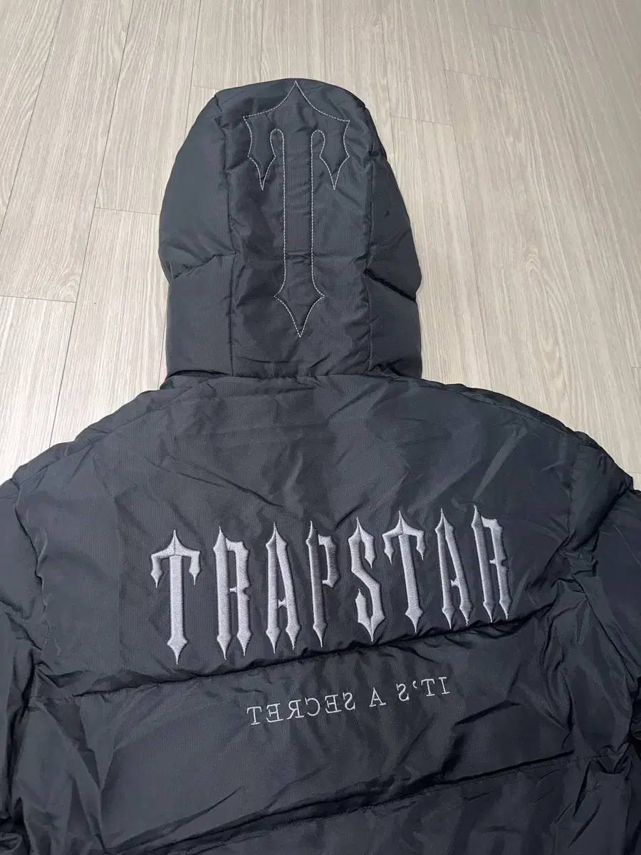 트랩스타 디코디드 패딩 팝니다(trapstar puffer)