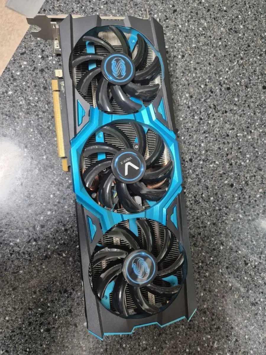 r9 290 사파이어 4기가 그래픽카드 팝니다