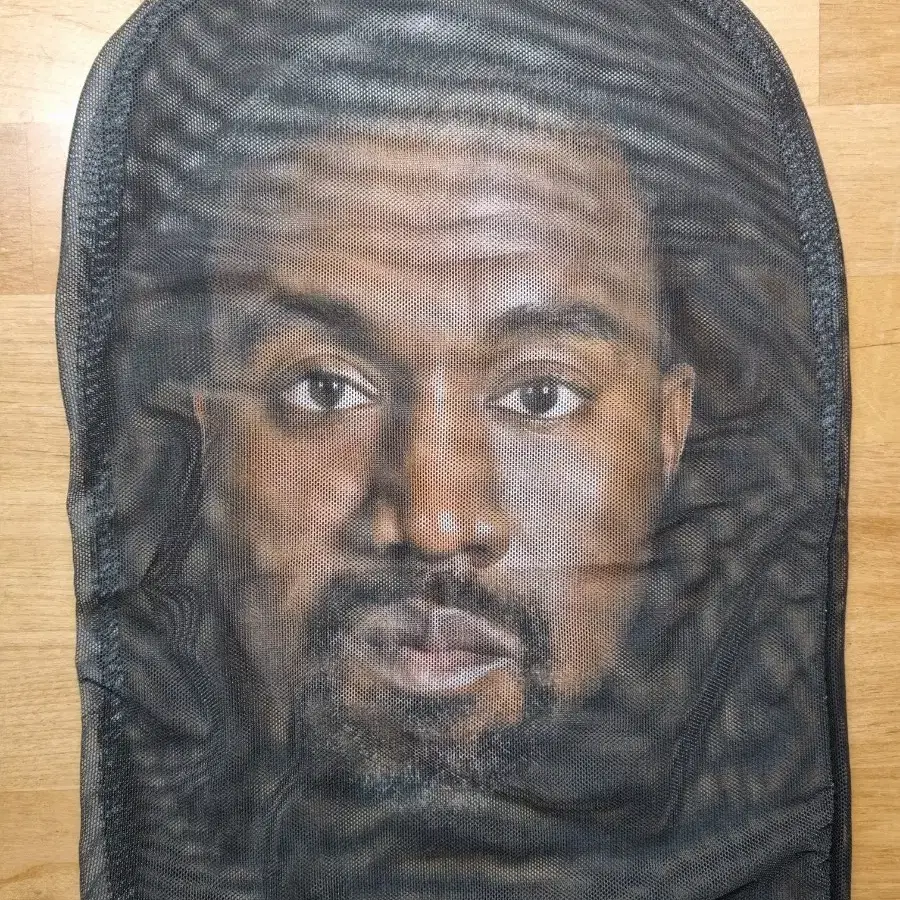 KANYE WEST 가면