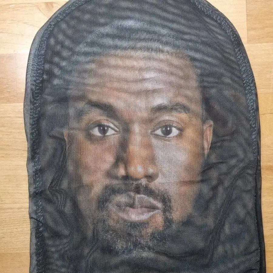 KANYE WEST 가면