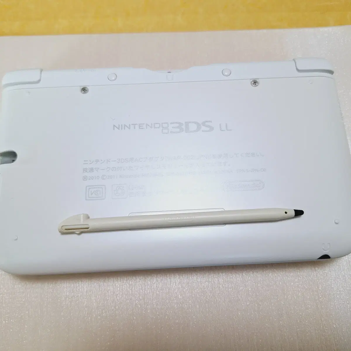 신품급 화이트 3dsll 3dsxl 닌텐도 일본판 기스거의X 구큰다수