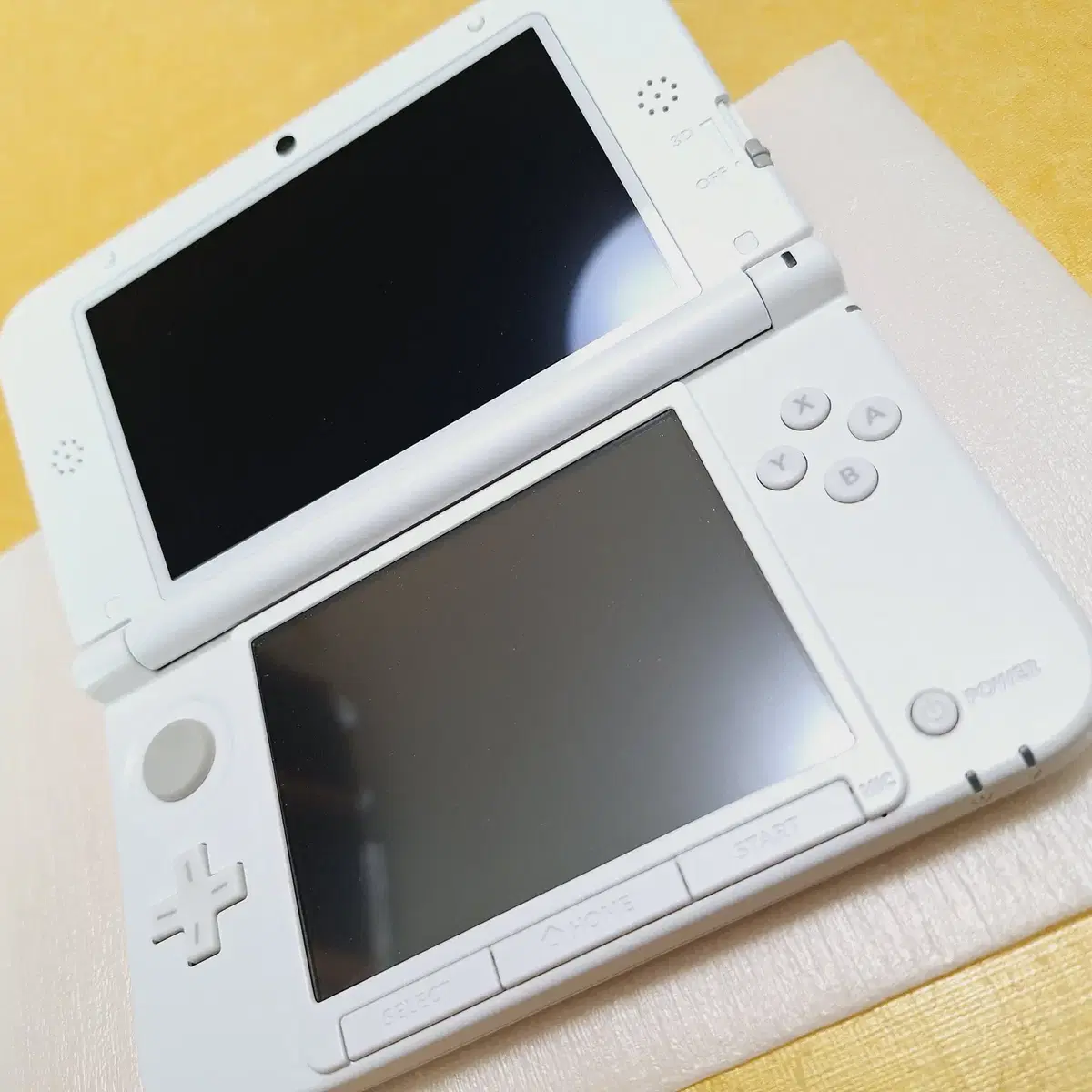 신품급 화이트 3dsll 3dsxl 닌텐도 일본판 기스거의X 구큰다수