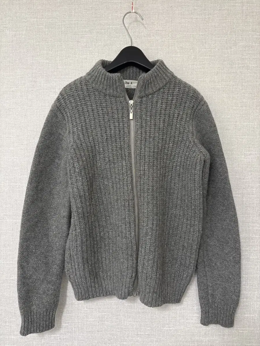 Knit Up (Gray)