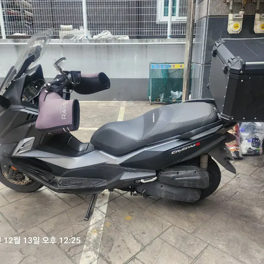 크루심 알파 300cc 22년식 판매합니다