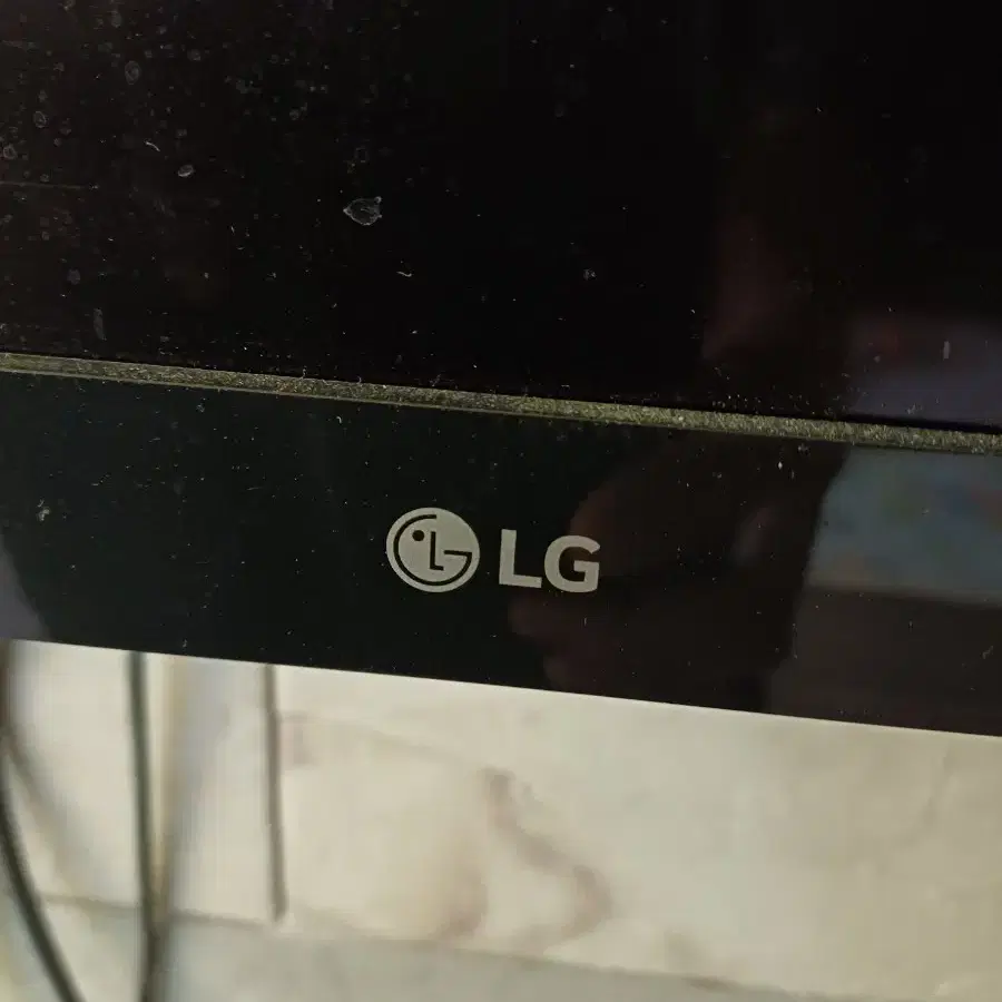 LG  55인치 UHD TV 액정 깨진거 팝니다