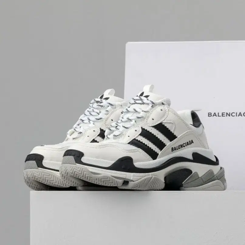 발렌시아가 X 아디다스 [Balenciaga x Adidas]