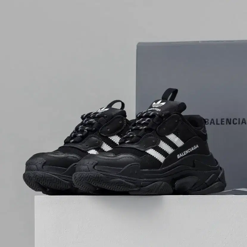 발렌시아가 X 아디다스 [Balenciaga x Adidas]