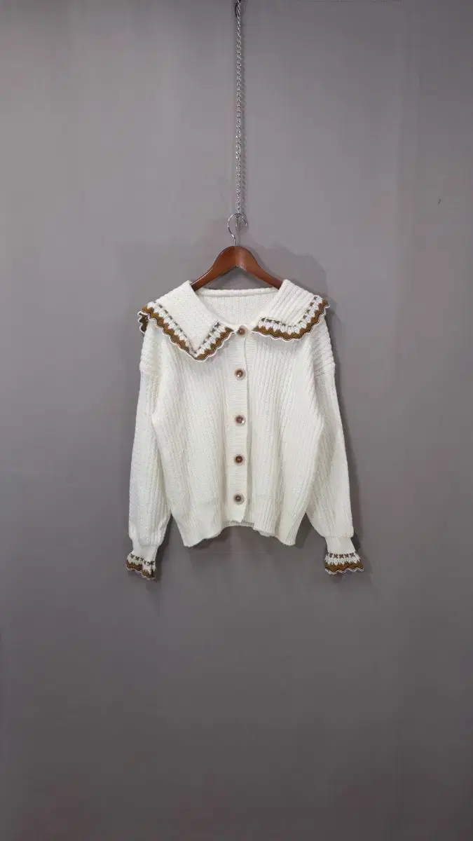 Button-point big kara knit cardigan