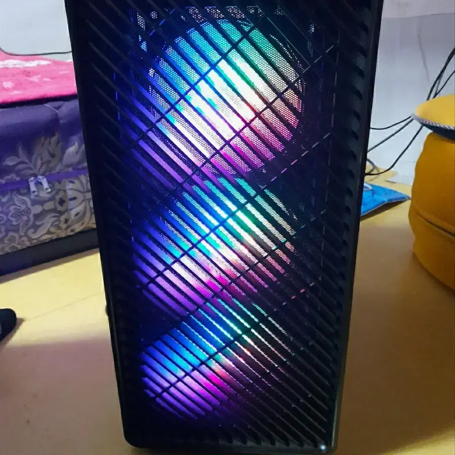 컴퓨터본체 i7 4790k ssd250g 32램 ,gtx980ti 6G팜