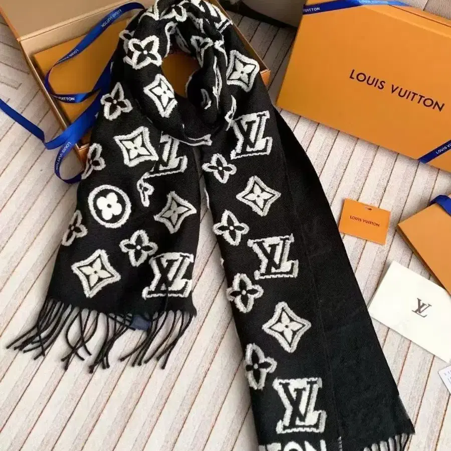 해외 구매LOUIS VUITTON 루이뷔통 스카프