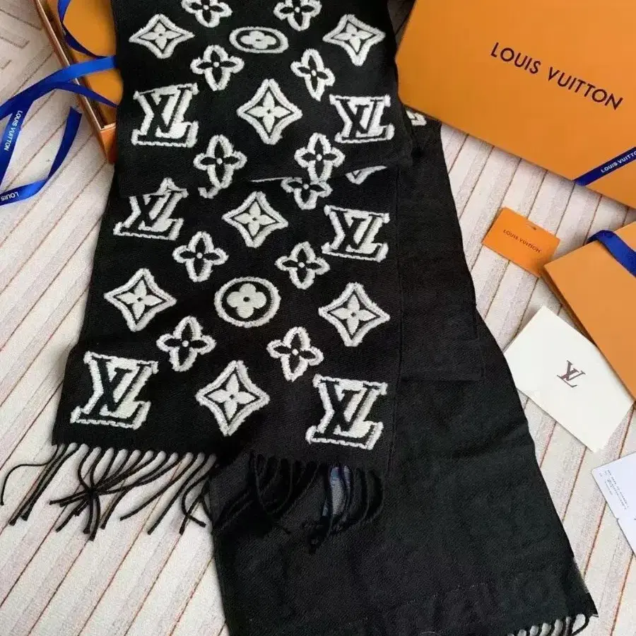 해외 구매LOUIS VUITTON 루이뷔통 스카프