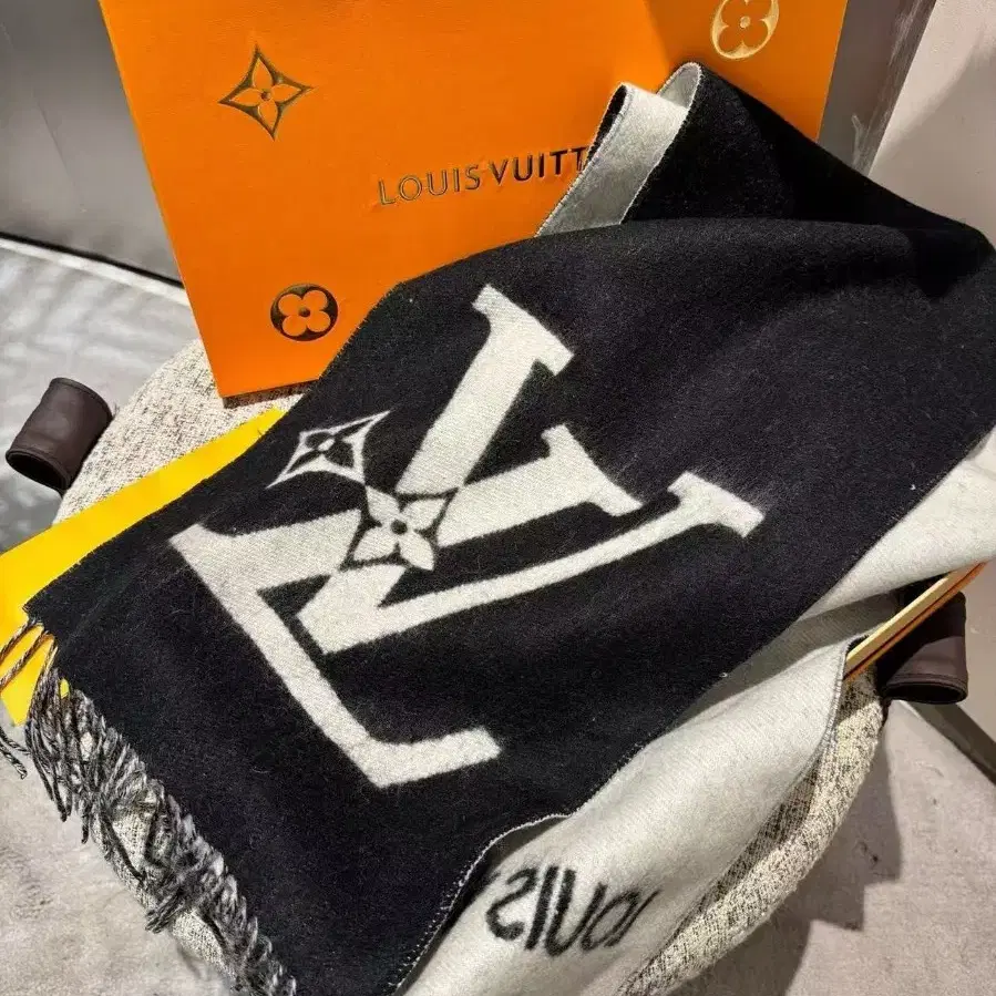 해외 구매LOUIS VUITTON 루이뷔통 스카프