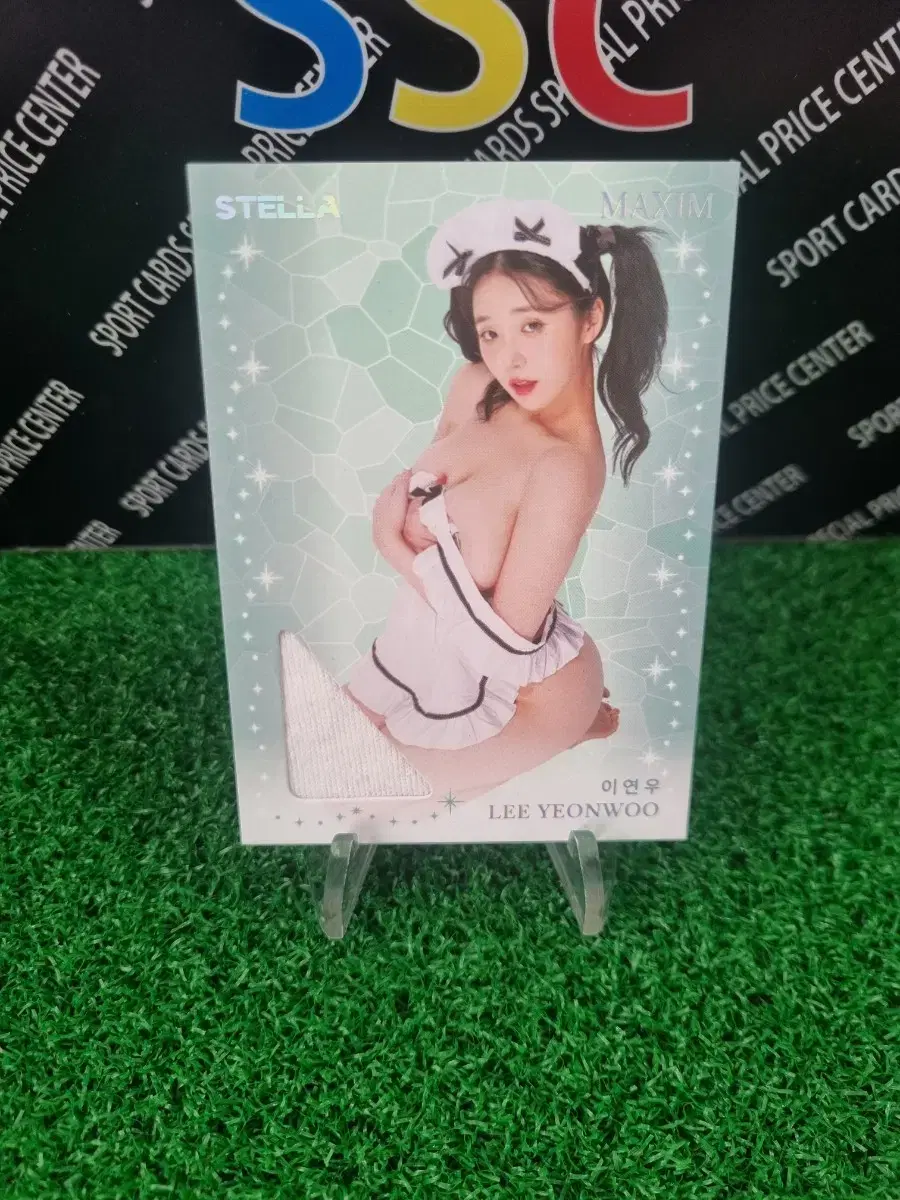 24Stella Maxim Lee Yeonwoo Touch Shooting Silk Patch Photo Card