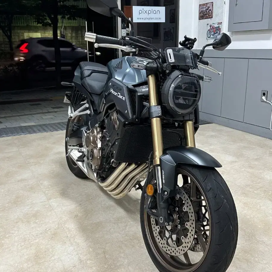 23년식 cb650r 팝니다