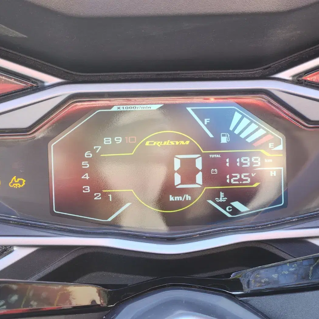 2024년식 SYM 크루심알파 1인신조 1199KM 판매합니다.