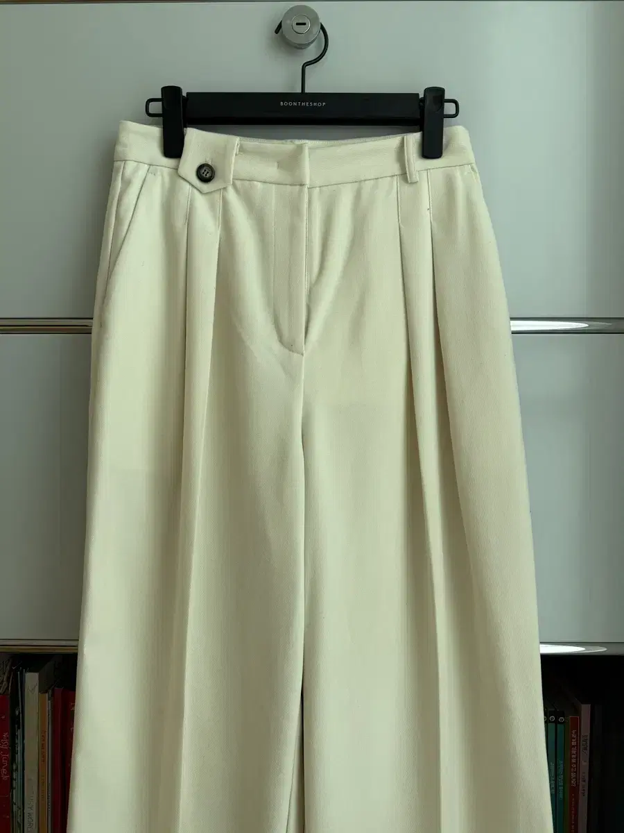 아비에무아 Wide-Leg Twill Trousers 161,000원