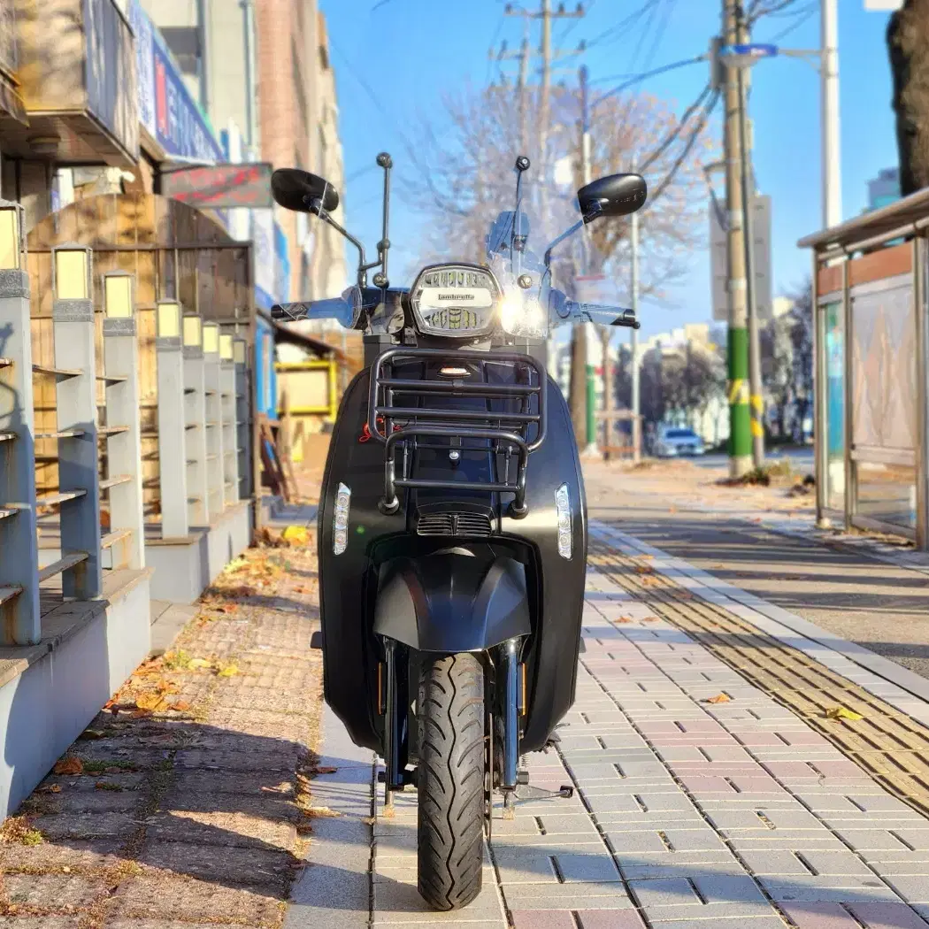 2023년출고 람브레타 V125 1인신조 2700KM 판매합니다.