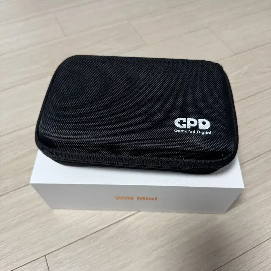 gpd winmini 7840u 32gb 2tb 팝니다