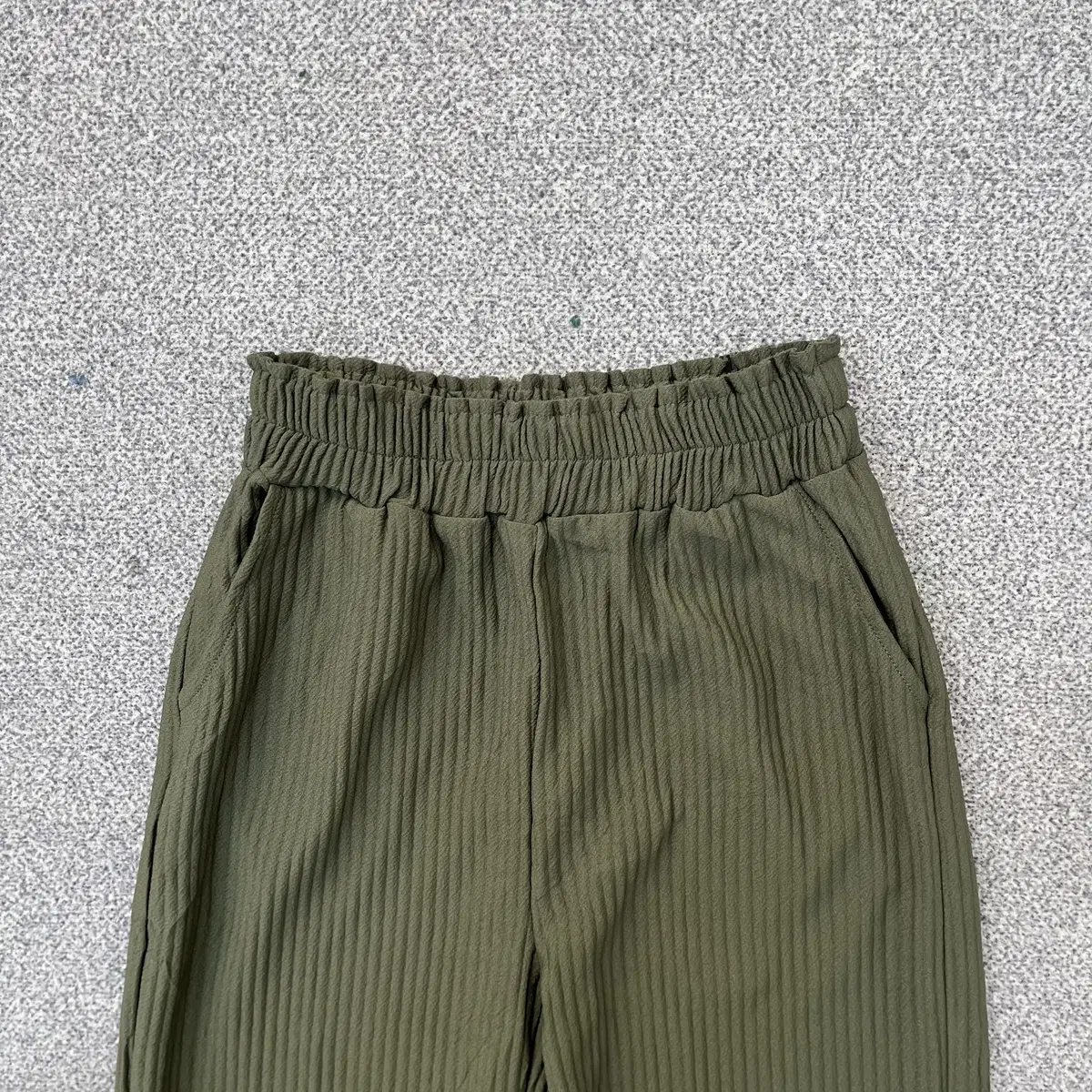 Women's wide-legged pants