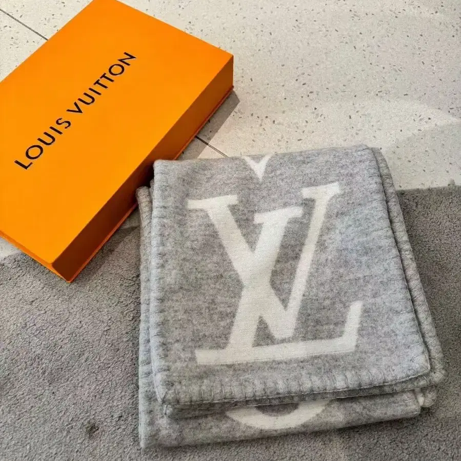 해외 구매LOUIS VUITTON 보온 스카프 그레이