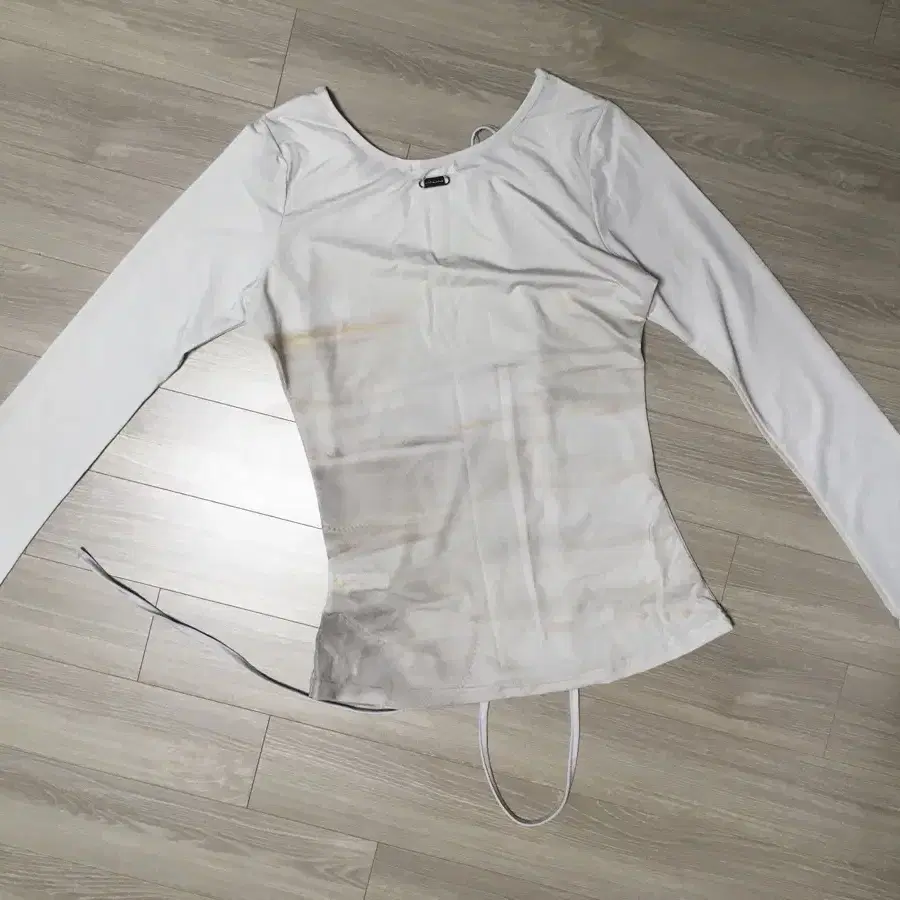 나체 CUT OUT SLIM FIT LONG SLEEVE CREAM